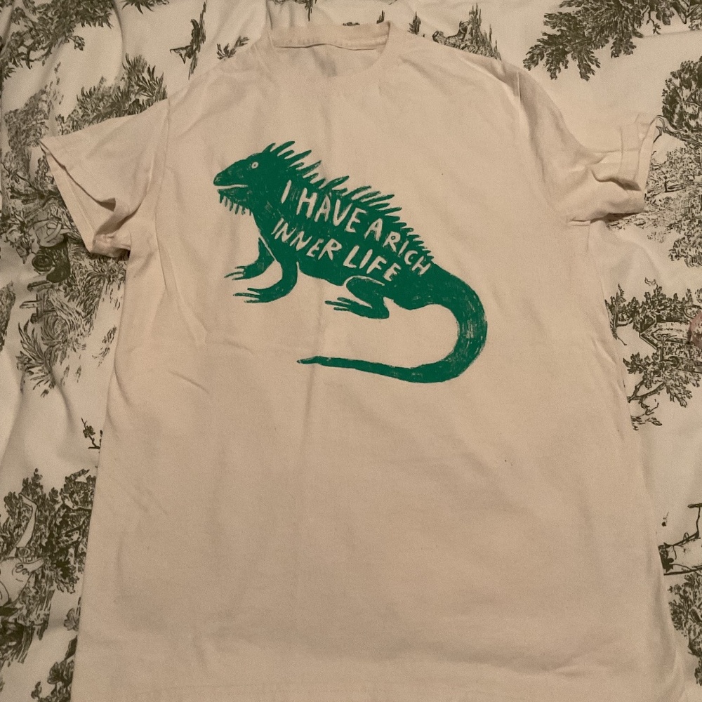 Molly Ann Bishop iguana tee, small